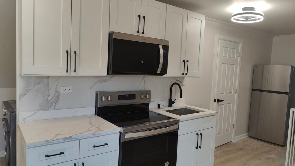 Primary Photo - 3038 W 40th St