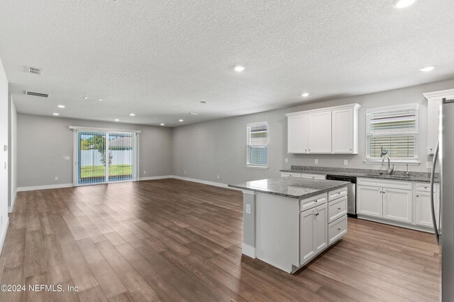 Building Photo - 4570 Creekside Blf St