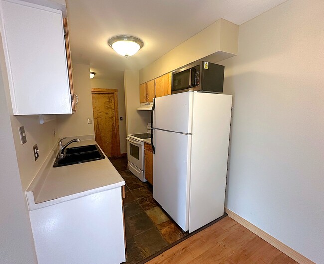 Building Photo - 280 E Highline Cir