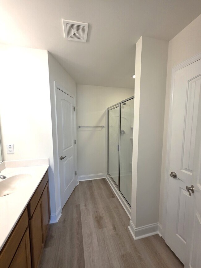 Building Photo - Great 3 bed Townhouse with 1 car garage!