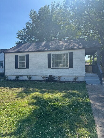 Building Photo - 297 Eastview St