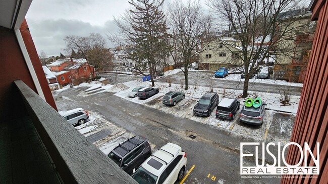 Building Photo - Bright, FURNISHED 2-Bedroom in Prime Burlington Location — Available NOW!