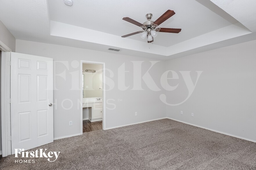 Building Photo - 2508 Esquire Dr