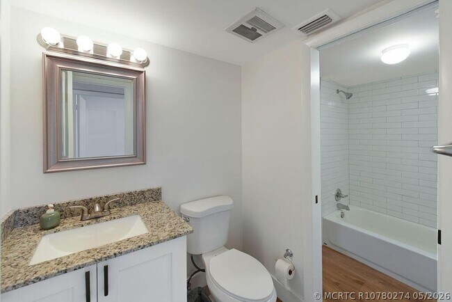 Building Photo - 1400 NE 57th Ct