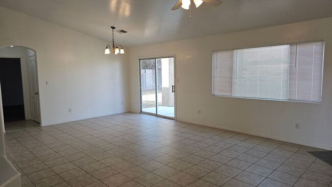 Building Photo - 4 Bed 2 Bath Home in SW