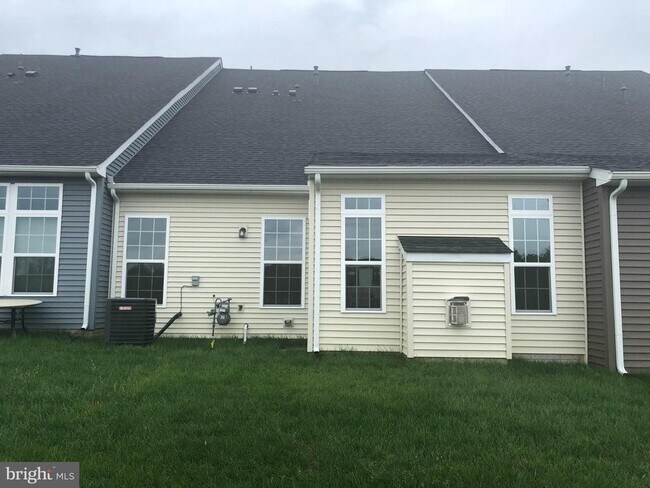 Building Photo - 5363 Yellow Birch Wy