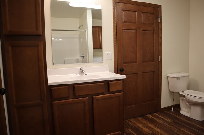 Building Photo - Dreamsville Apartments