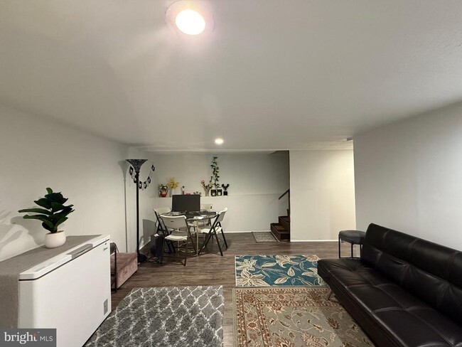 Building Photo - 410 N 5th Ave