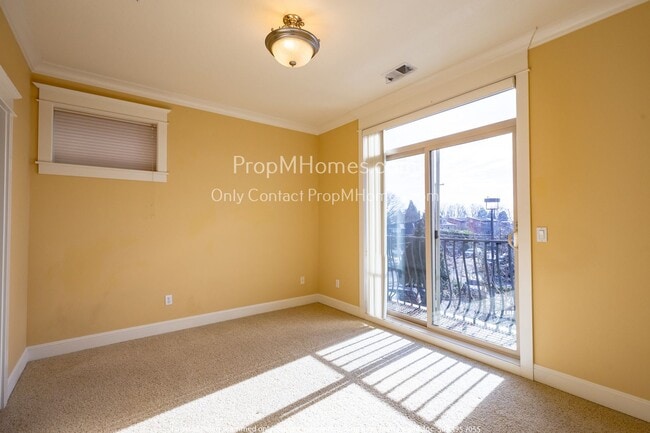 Building Photo - Gorgeous Humboldt Two Bedroom Townhouse In North Portland!