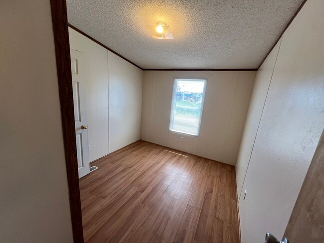 Building Photo - 3 Bed 2 Bath Updated Mobile Home w/ Fenced...
