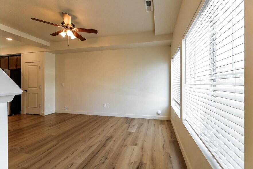 Building Photo - 141 E Polaris Dr