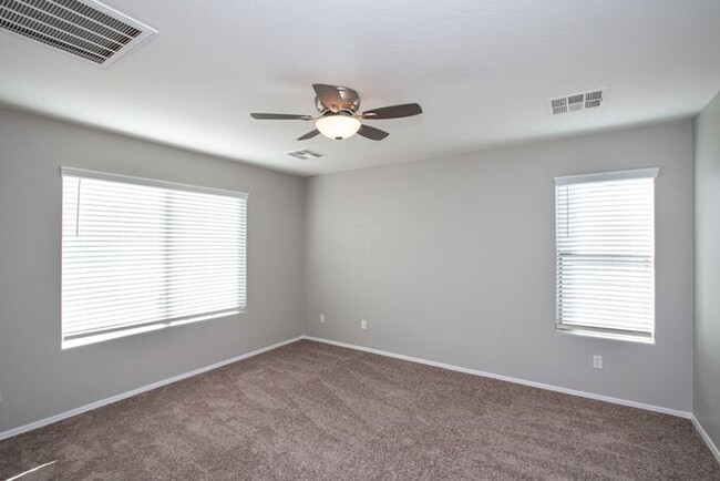 Building Photo - Welcome to this stunning 4 bedroom, 2.5 ba...