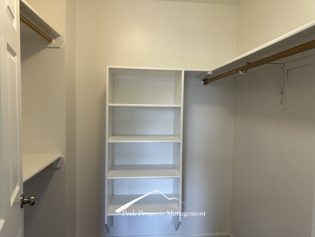 Building Photo - 614 Alturas St