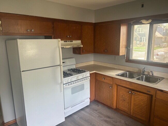 Building Photo - Nice 2 bed/1 bath Apartment
