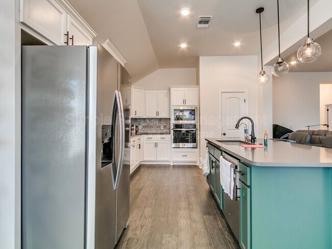 Building Photo - 18008 Jimenez Dr