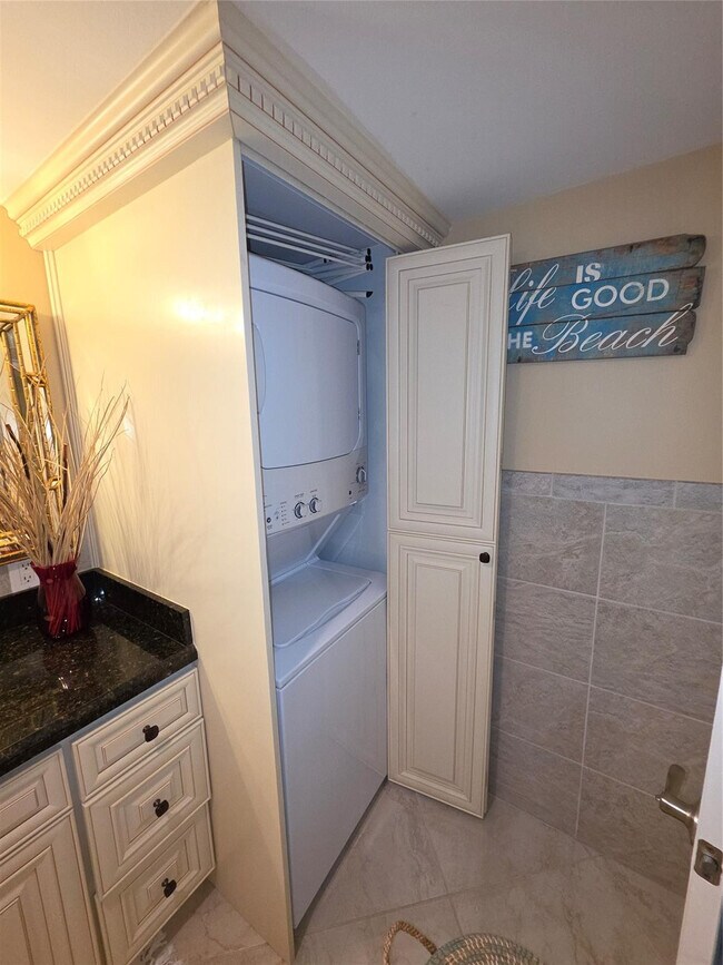 Building Photo - 4020 Galt Ocean Dr