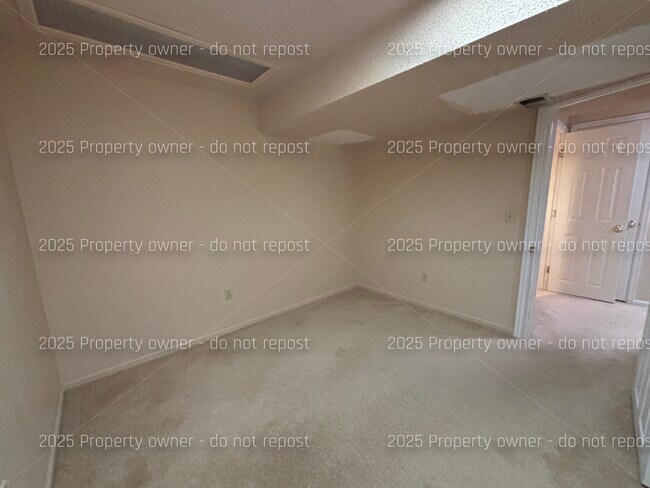 Building Photo - 2010 S Xenia Way