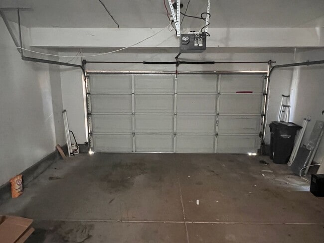 Building Photo - Prime Petaluma 3-Bedroom, 2.5-Bath Home Near Shopping & Amenities