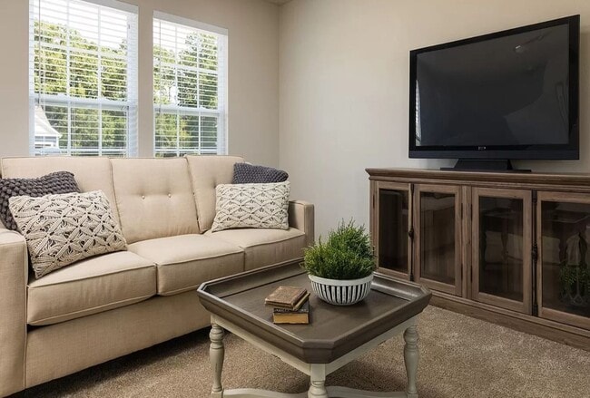 Building Photo - Large 4 bedroom 2000 sq ft home at a great value!