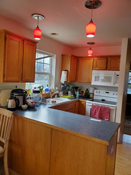 Kitchen - 2908 St Paul St