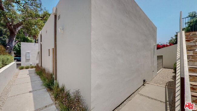 Building Photo - 4865 Wicopee Ave