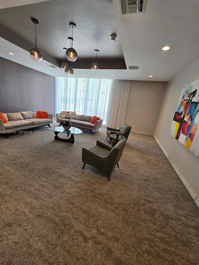 Building Photo - 9225 Collins Ave