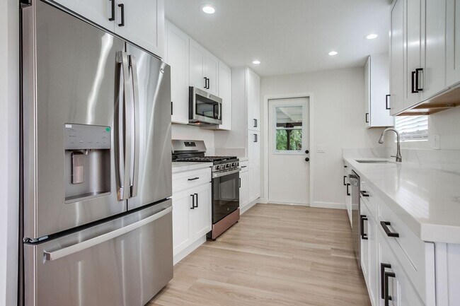 Building Photo - Charming Fully Remodeled 3-Bedroom Home in...