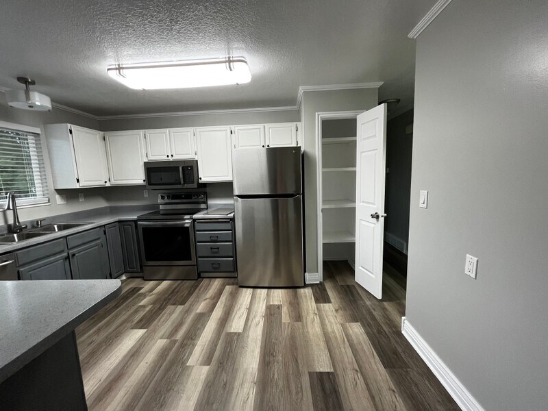 Building Photo - 1442 Willowbrook Dr