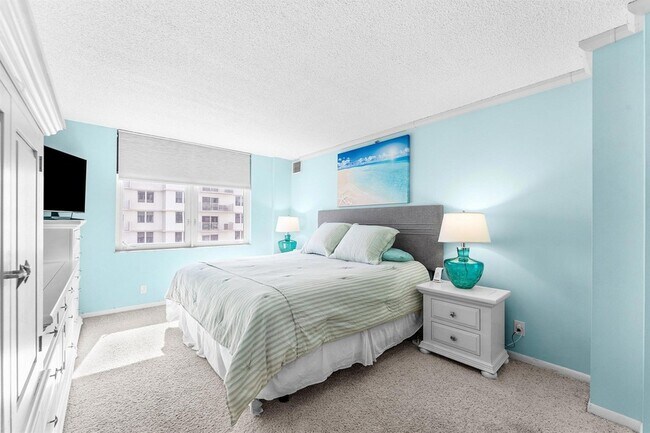 Building Photo - 3215 S Ocean Blvd