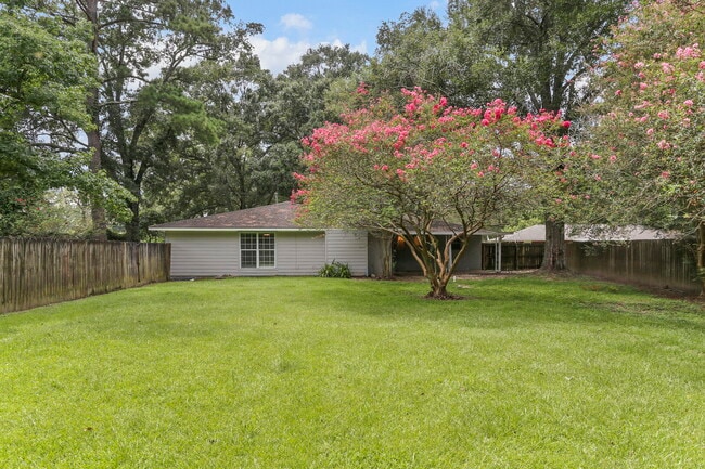 Building Photo - 9644 Meadowdale Dr