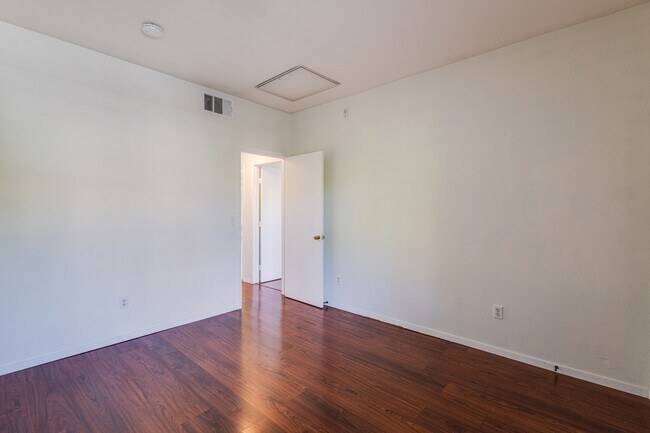 Building Photo - 8250 N Grand Canyon Dr