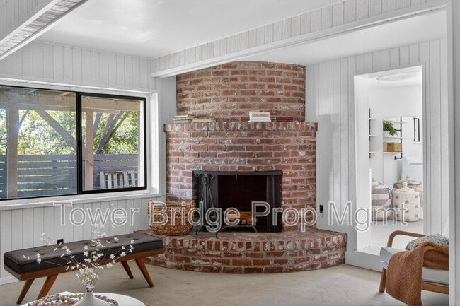 Building Photo - 3937 Orangewood Dr