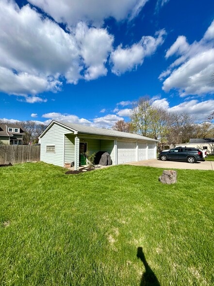 Building Photo - 34 Hereford St