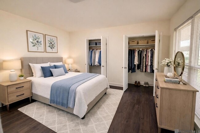 Building Photo - 12360 Warwick Ave