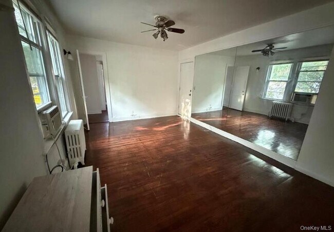 Building Photo - 364 Ashford Ave