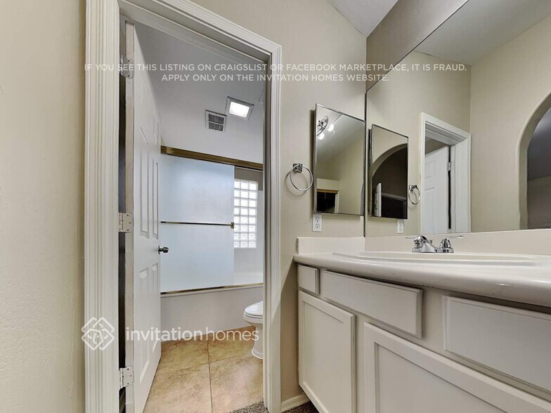 Building Photo - 3440 E Southern Ave