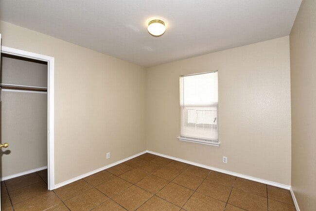 Building Photo - GREAT LOCATION: 1604 & SHAENFIELD  |  3 BE...