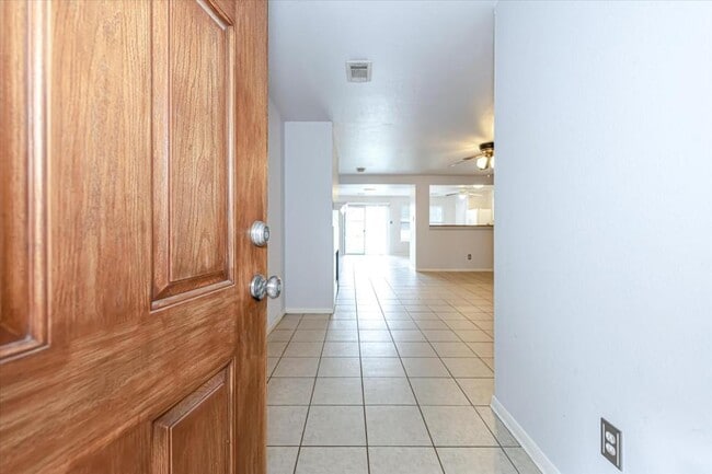 Building Photo - 3227 Lantern Bay Ln