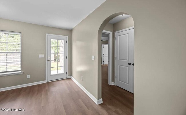 Building Photo - 821 Jade Ln