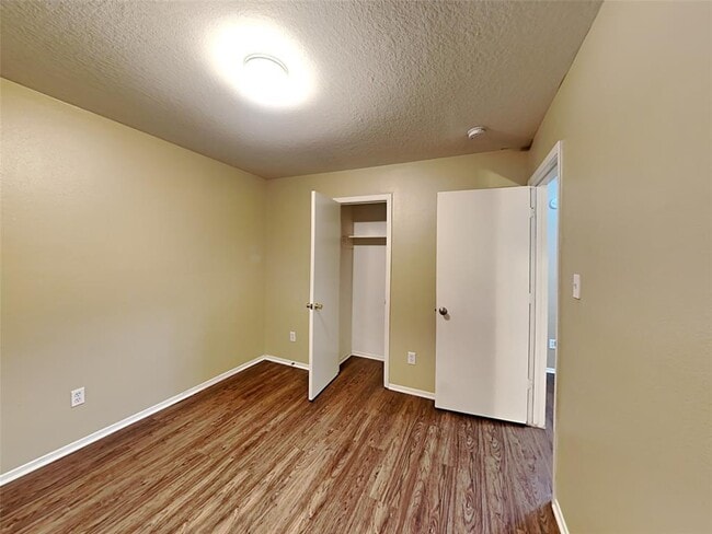 Building Photo - 6114 Elton Knolls St
