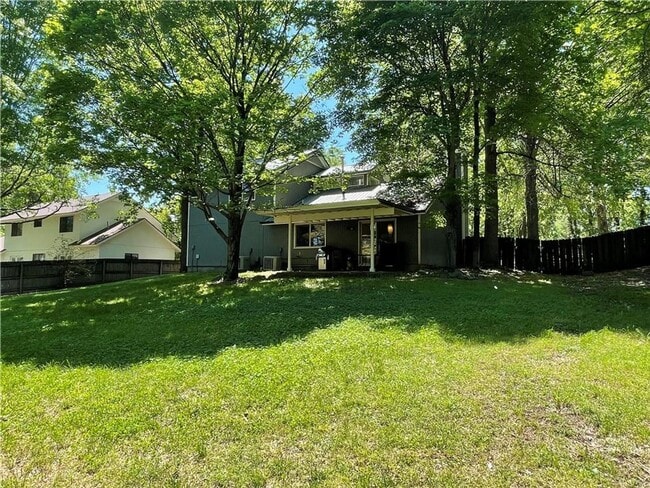 Building Photo - Gorgeous 3-Bed, 2.5-Bath Retreat Near Veterans Park