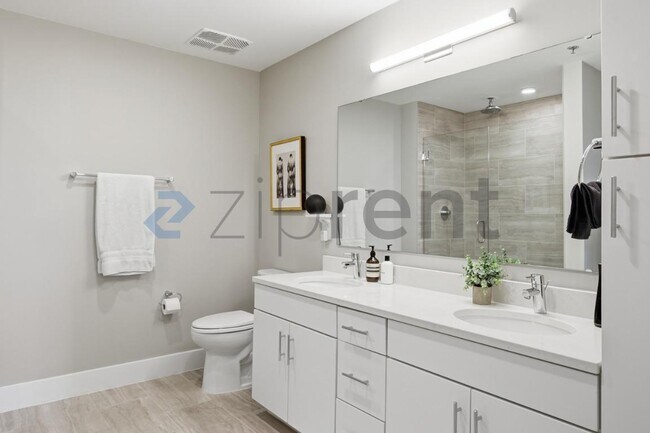 Building Photo - 214 Hunt St