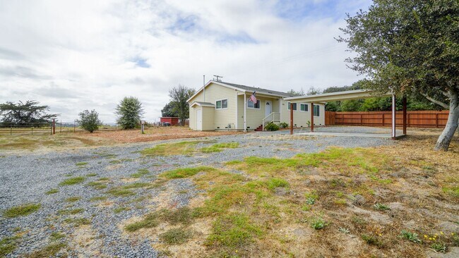 Building Photo - 382 Ely Rd N