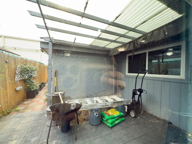 Building Photo - 6506 Briar Glade Dr