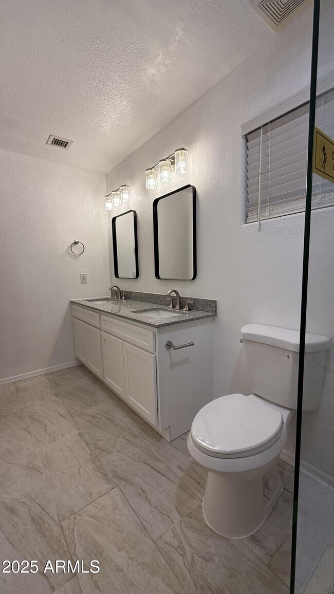 Building Photo - 5109 N 125th Dr