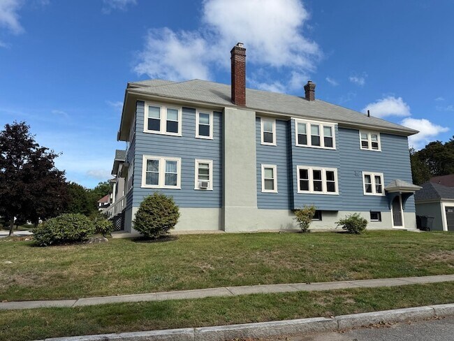 Building Photo - 398 Lovell St