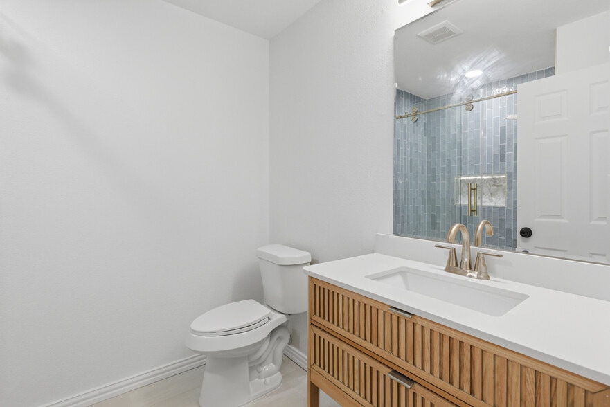 Building Photo - Room in Duplex on Gwendolyn Ln