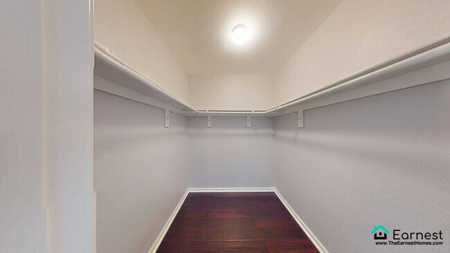 Building Photo - Spacious and Unique Ground-Floor 2BD/2BA U...