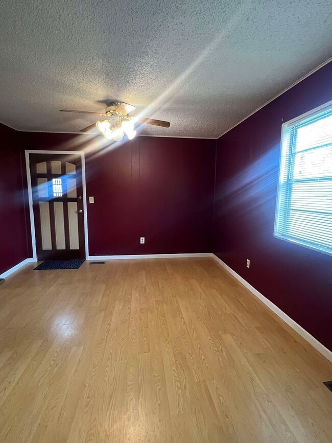 Building Photo - COMING SOON: Spacious 3BR/2BA Home In Webb City, MO with shed and bonus room!!
