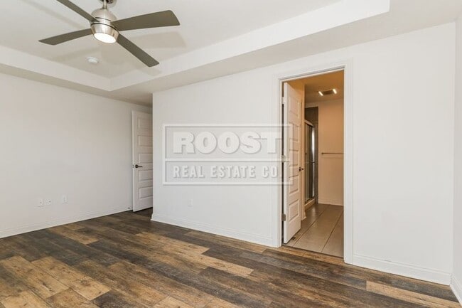 Building Photo - 10 N Center St